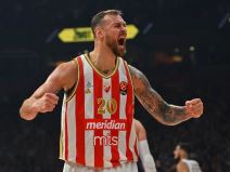 Donatas Motiejunas u dresu Zvezde