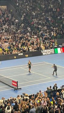 Novak Ðoković osvojio titulu i pocepao majicu 3.jpg