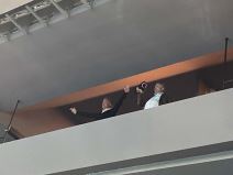 Srđan Đoković slavi pobedu Novaka Đokovića u Atini