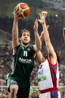 Vasilis Spanulis protiv Taukeramike u dresu Panatinaikosa