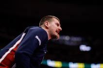 Košarkaš Denvera Nikola Jokić tokom meča NBA lige.