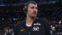 Nikola Jokić daje izjavu posle utakmice.