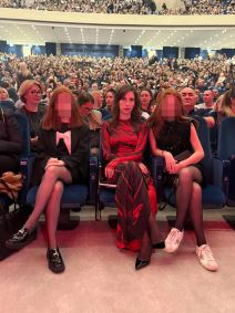 Žera iz Crvene jabuke sa ženom i ćerkama u Beogradu (2).jpg