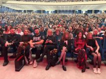 Žera iz Crvene jabuke sa ženom i ćerkama u Beogradu (4).jpg