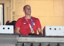 Andrija Prlainović pozdravlja navijače