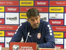 Selektor Veljko Paunović teško kontrolisao emocije na konferenciji.