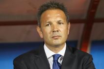 Siniša Mihajlović u odelu.