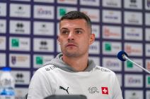 Granit Džaka skoro zaplakao na konferenciji za medije u Prištini.