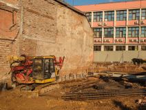 Vracar urusavanje zgrade pored gradilista (2).jpg