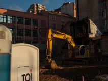 Vracar urusavanje zgrade pored gradilista (4).jpg