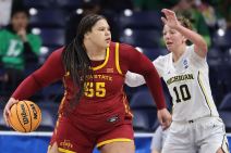 Audi Kruks vodi loptu