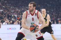 Nikolo Meli vodi loptu ka košu Partizana