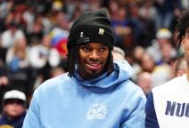 Košarkaš Denvera Daron Holms.