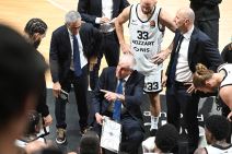 Željko Obradović na tajm-autu Partizana.