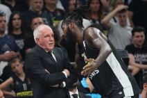 Matijas Lesor i Željko Obradović u Areni na meču Partizana