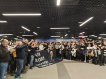 Navijači Partizana dočekuju Željka Obradovića