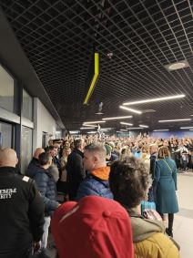 Navijači Partizana dočekuju Željka Obradovića (2).jpg