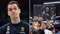 Mario Hezonja i transparent Željka Obradovića