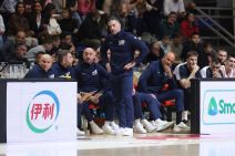 Dušan Alimpijević sa stručnim štabom na Srbija Švajcarska