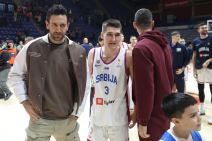 Stefan Miljenović u društvu sa reprezentativcima Vasom Micićem i Ognjenom Dobrićem
