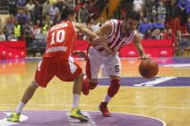 Aleksandar Cvetković  vodi loptu