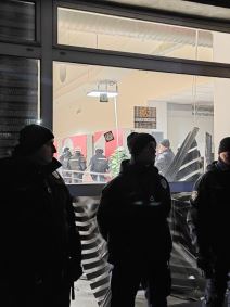 Polomljeno staklo u Beogradskoj areni na treningu Partizana