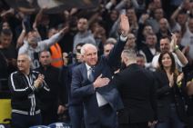 Željko Obradović pozdravlja Grobare.