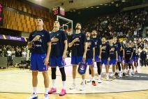 Košarkaši Srbije slušaju himnu