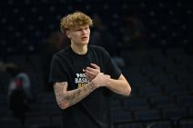 Mika Murinen na zagrevanju Partizana