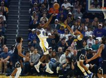 Kameron Džonson igra odbranu protiv Golden Stejta