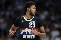 Kameron Džonson na utakmici Denvera