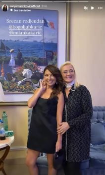 Sanja Marinković pozira sa Bogoljubom Karićem 5.jpg
