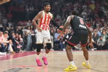 Devonte Grejem vodi loptu na Zvezda Olimpijakos