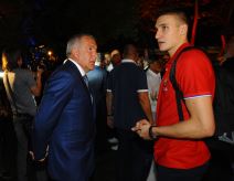 Bogdan Bogdanović i Željko Obradović pričaju na koktelu reprezentacije Srbije