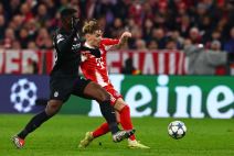 Lenart Karl vodi loptu Bajerna protiv Sportinga u Ligi šampiona