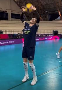 Maja Ognjenović na odbojkaškom terenu (1).jpg