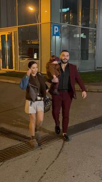 Darko Lazić sa ženom i cerkicom stigao na snimanje novogodišnjeg programa (6).jpg