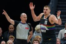 Nikola Jokić se čudi nakon sudijske odluke