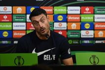 Albert Rijera na klupi Celja daje izjavu na konferenciji za medije.