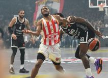 Džered Batler gubi loptu na derbiju Partizan Zvezda