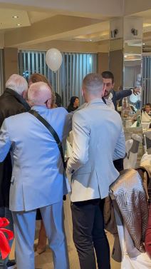 Snajka i sin sa Erom dočekuju goste na punoletstvu unuka (2) copy.jpg