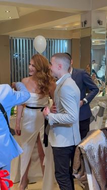 Snajka i sin sa Erom dočekuju goste na punoletstvu unuka (3) copy.jpg