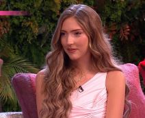 Jelena Karleuša sa ćerkama u Amidži šou (17).jpg