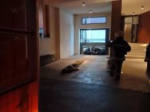 Automobil propao u teretni lift na Vračaru (3).jpg