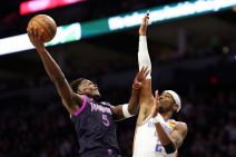 Košarkaš Minesote Entoni Edvards i košarkaš Oklahome Šej Gildžes-Aleksander.