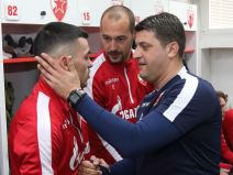 Fudbaler Crvene zvezde Nemanja Radonjić i bivši trener Zvezde Vladan Milojević.