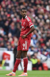 Aleksander Isak reaguje na utakmici Liverpula