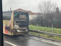 požar na autobusu kod Laste (3).jpg