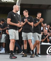 Aleks Marić sa Novicom Veličković i Milenkom Tepićem na utakmici Partizana