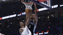 Viktor Vembanjama zakucava na San Antonio Oklahoma